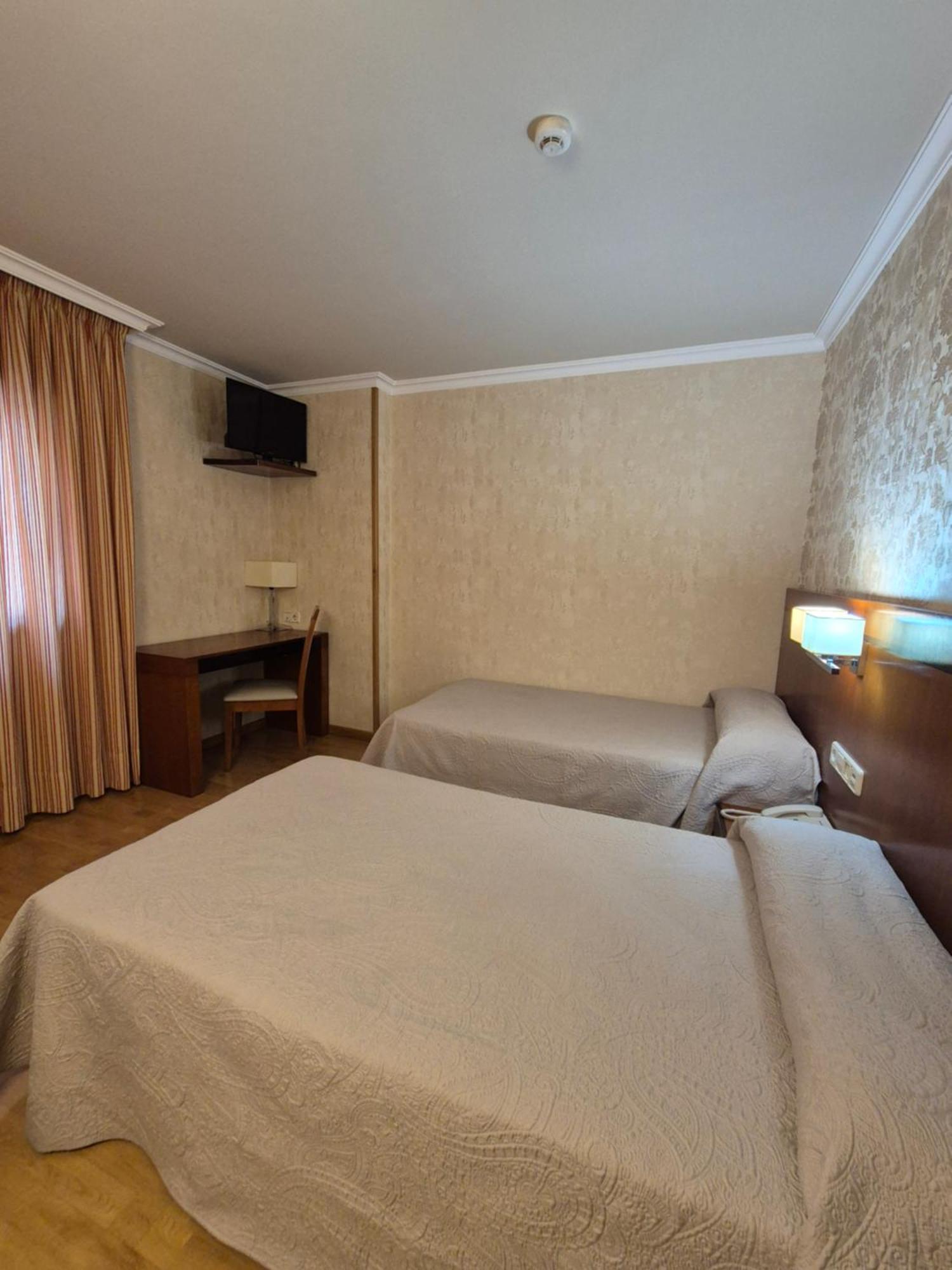 Hotel Hhb Pontevedra Confort Bagian luar foto