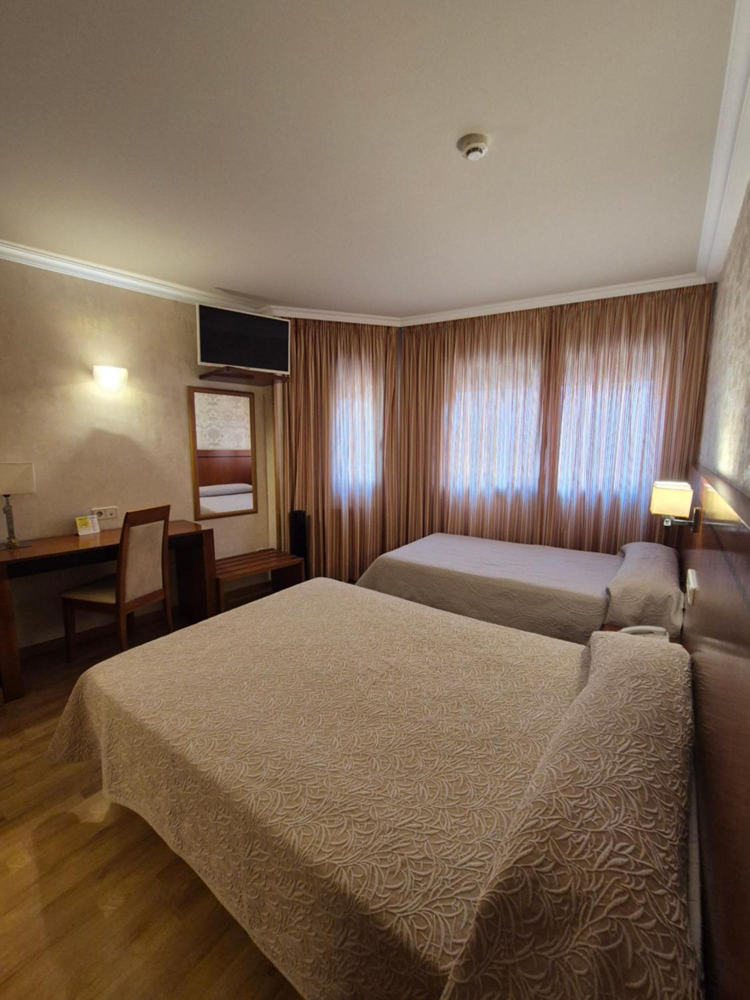 Hotel Hhb Pontevedra Confort Bagian luar foto