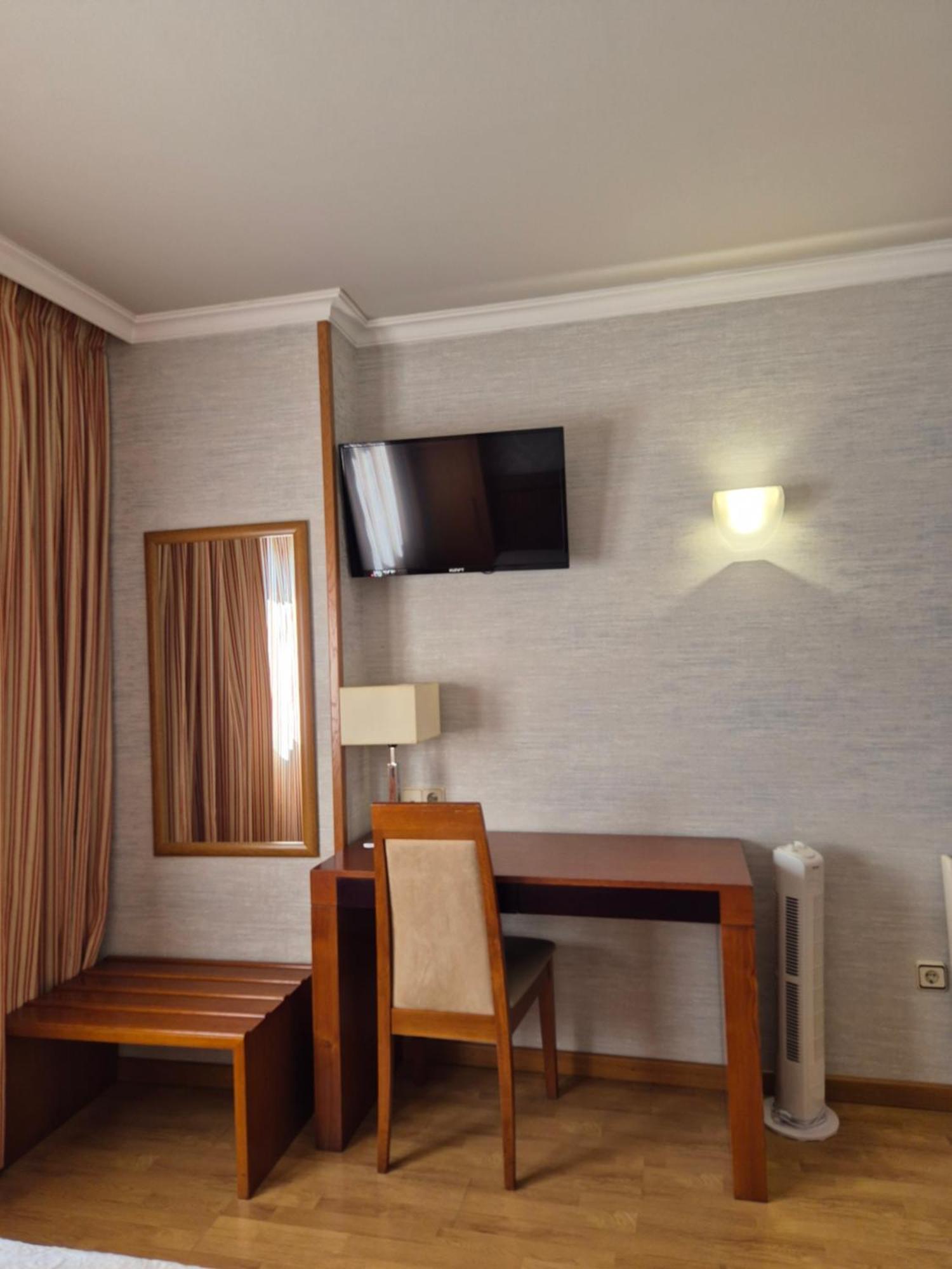 Hotel Hhb Pontevedra Confort Bagian luar foto