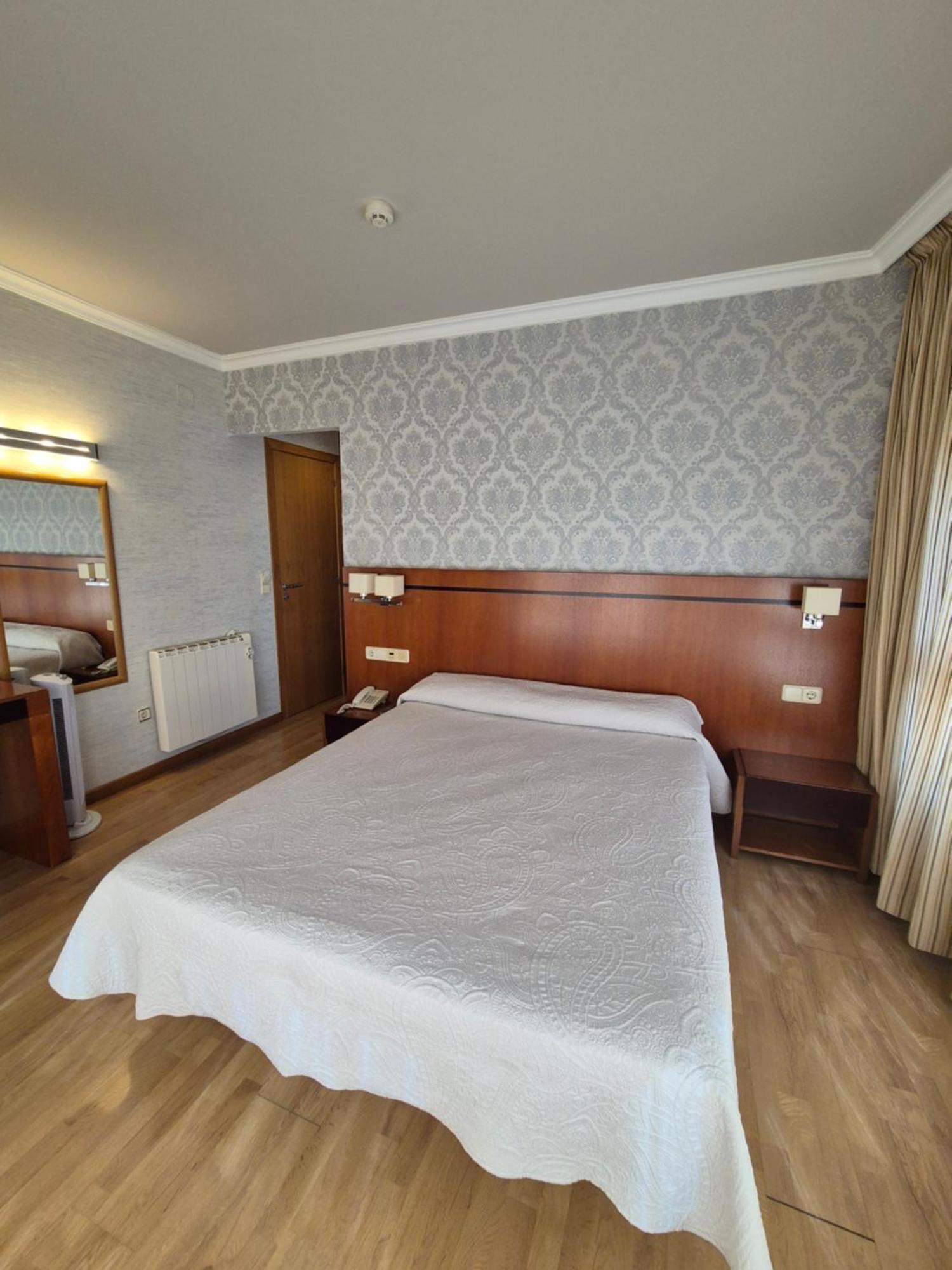 Hotel Hhb Pontevedra Confort Bagian luar foto