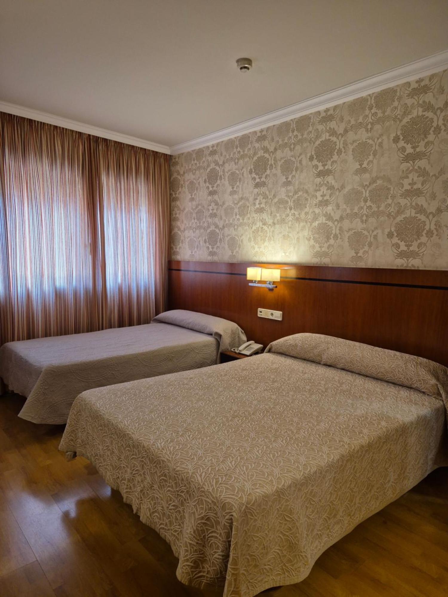 Hotel Hhb Pontevedra Confort Bagian luar foto