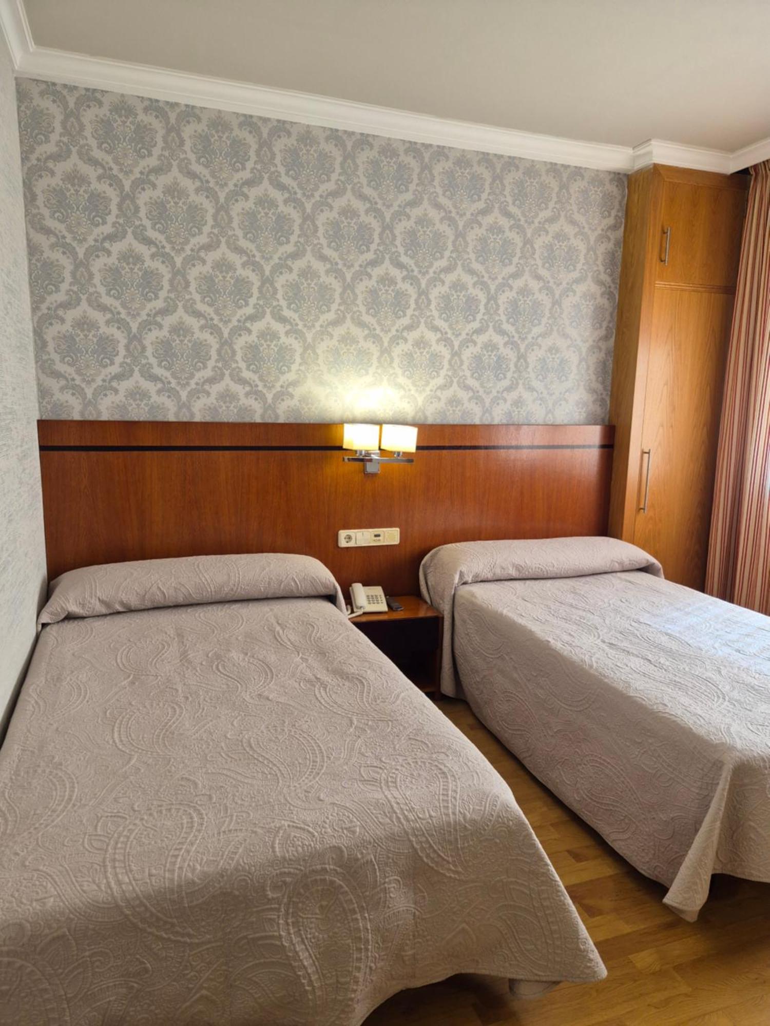 Hotel Hhb Pontevedra Confort Bagian luar foto