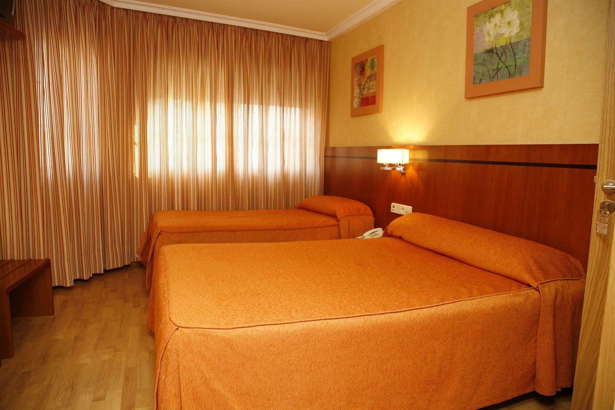 Hotel Hhb Pontevedra Confort Bagian luar foto